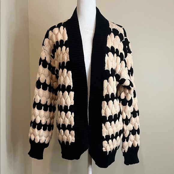 kirundo Sweaters - Women’s Elegant Black and Cream Knit Cardigan Size L